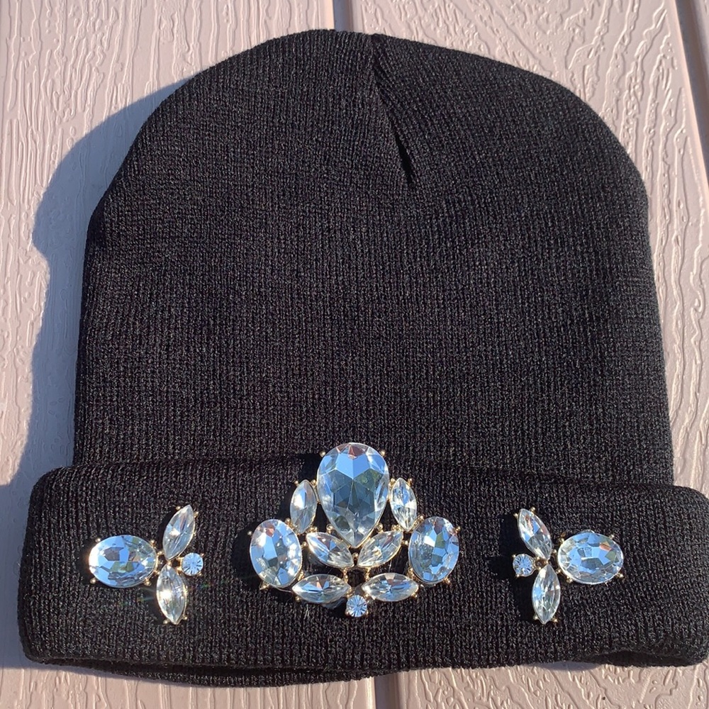 New Women’s Black Gemmed Beanie